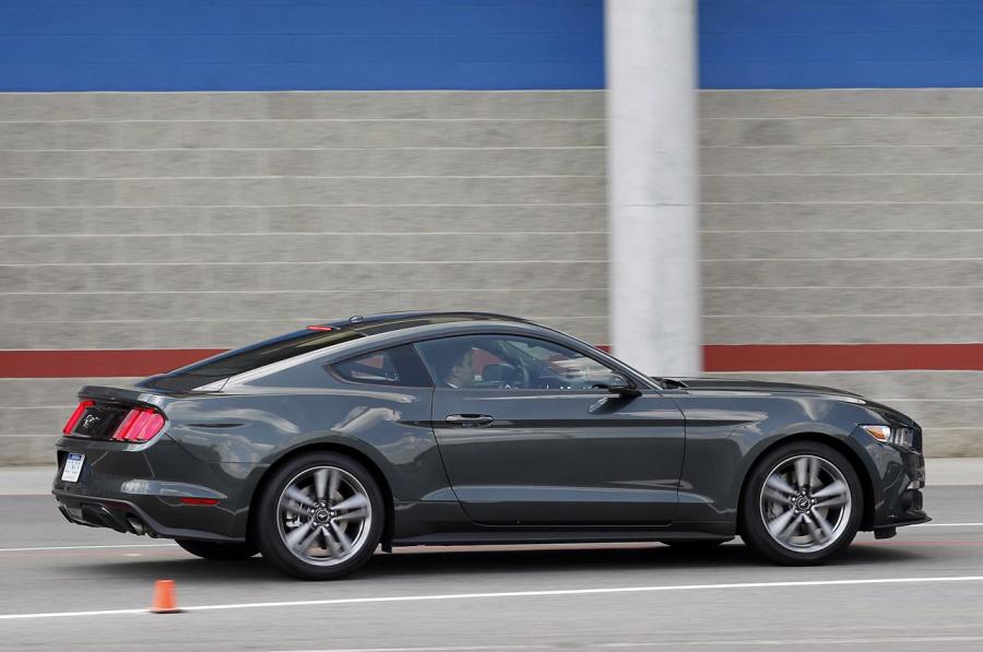  Ford Mustang EcoBoost 2015 года  (фото 9 из 20)